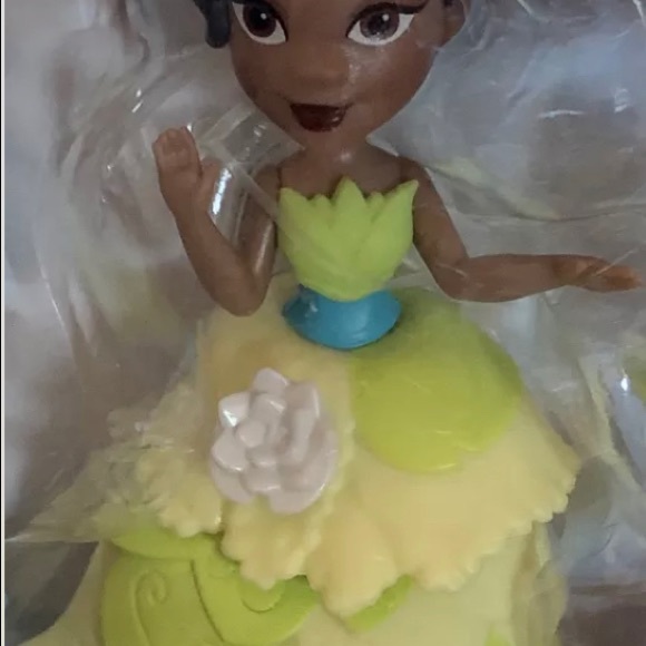 Disney Princess Little Kingdom Fashion Change Tiana Snap-In Doll NEW - Picture 5 of 8